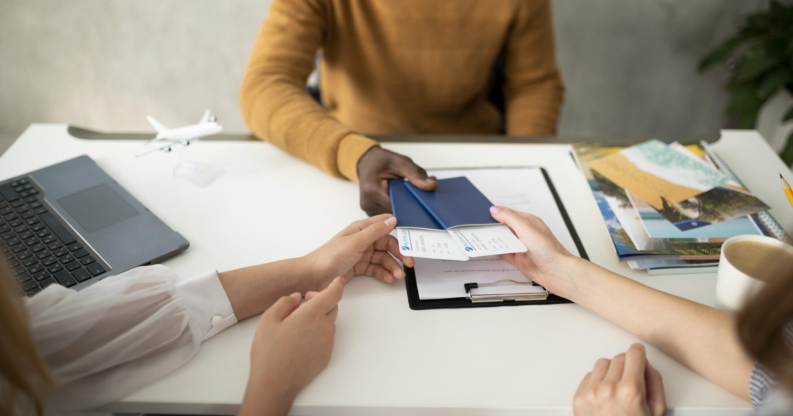 Unraveling the Vital Difference Between Tour Operators and Travel Agents